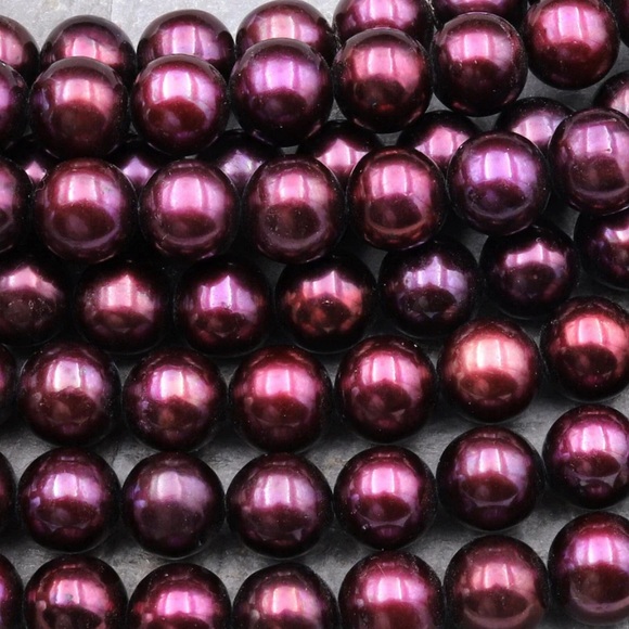 B74. Plum Purple Freshwater Pearl W/ Faceted Rubies & Labradorite Bracelet - Picture 6 of 8